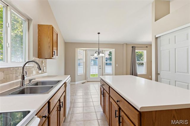 229 Thoroughbred Trail, St Peters, MO 63376