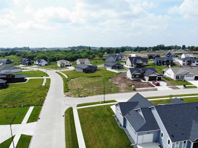 2203 Green Leaf Circle, Norwalk, IA 50211