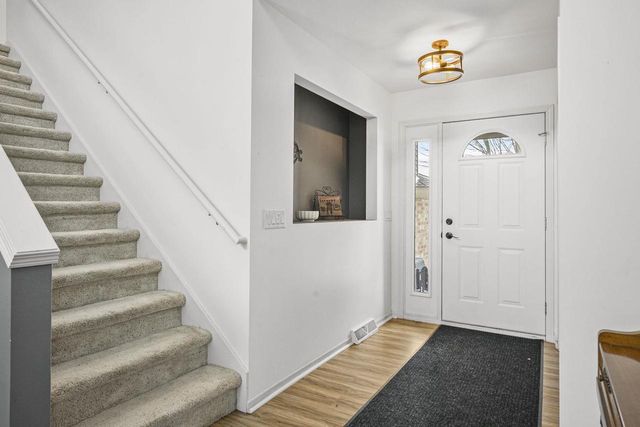 1033 Vista Ridge Drive, Mount Horeb, WI 53572