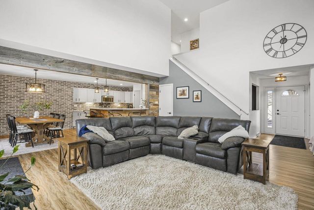 1033 Vista Ridge Drive, Mount Horeb, WI 53572