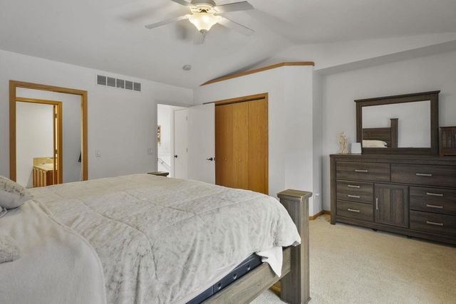 1033 Vista Ridge Drive, Mount Horeb, WI 53572