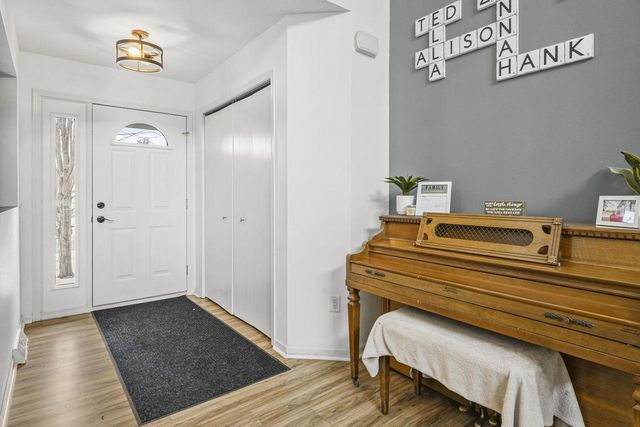 1033 Vista Ridge Drive, Mount Horeb, WI 53572