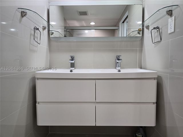18051 Biscayne Blvd 1204, Aventura, FL 33160