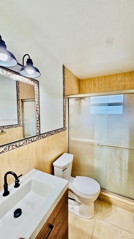 3180 SW 25th Ter 1, Miami, FL 33133