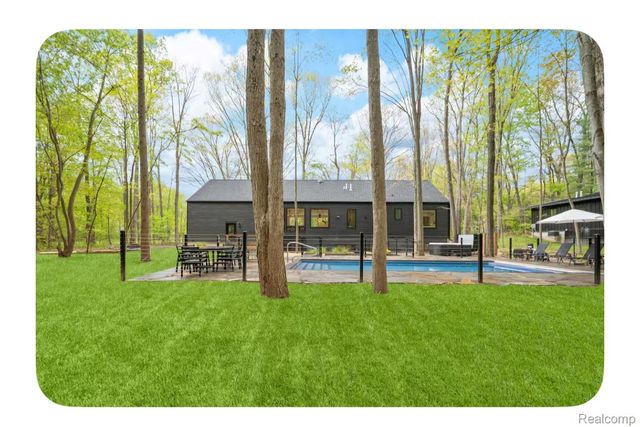 9617 Community Hall Road, New Buffalo Township, MI 49129