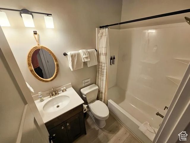 2216 S BEACHCOMBER LN, Garden City, UT 84028