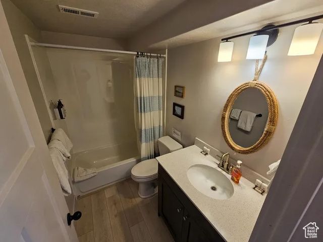 2216 S BEACHCOMBER LN, Garden City, UT 84028