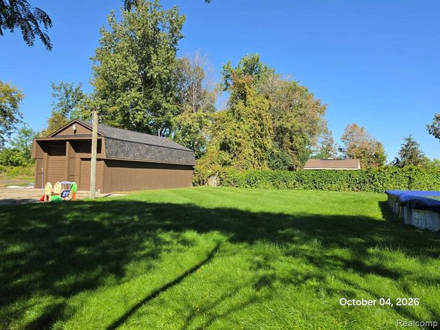 34781 Union Lake Road, Clinton Township, MI 48035