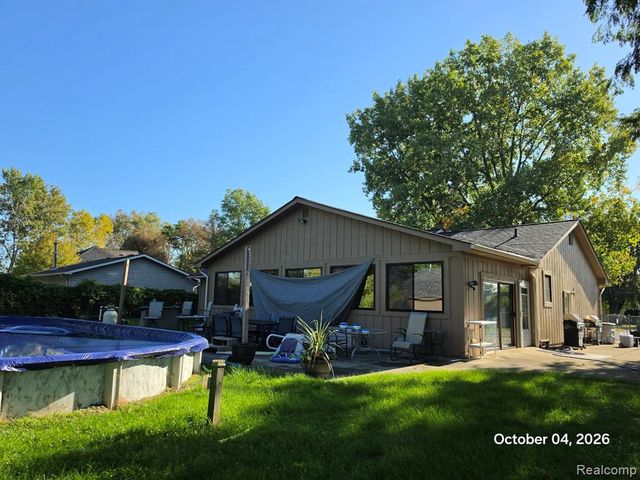 34781 Union Lake Road, Clinton Township, MI 48035