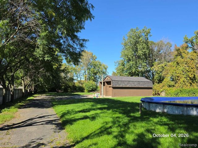 34781 Union Lake Road, Clinton Township, MI 48035