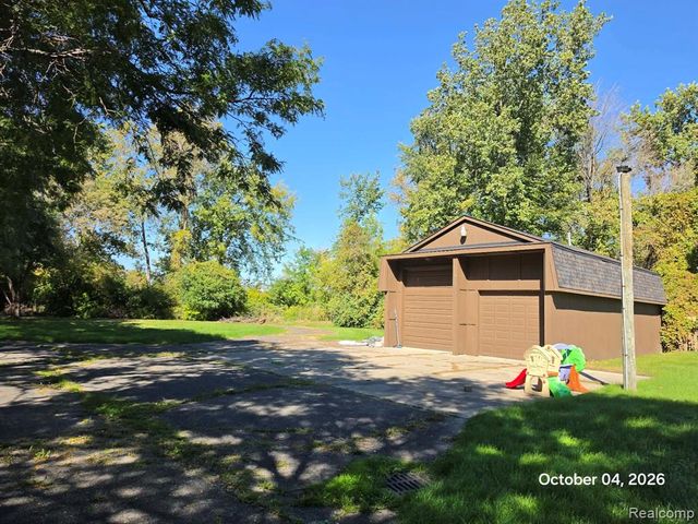 34781 Union Lake Road, Clinton Township, MI 48035