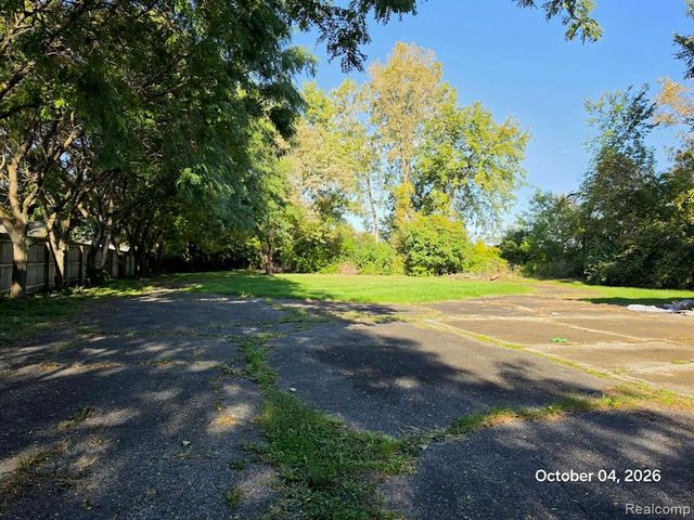 34781 Union Lake Road, Clinton Township, MI 48035