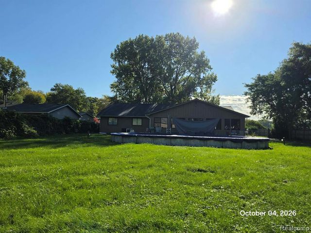34781 Union Lake Road, Clinton Township, MI 48035