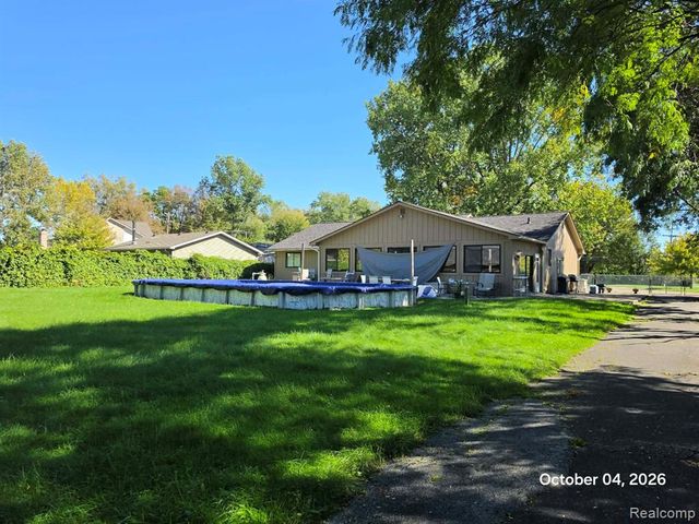 34781 Union Lake Road, Clinton Township, MI 48035