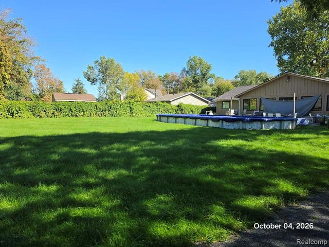 34781 Union Lake Road, Clinton Township, MI 48035
