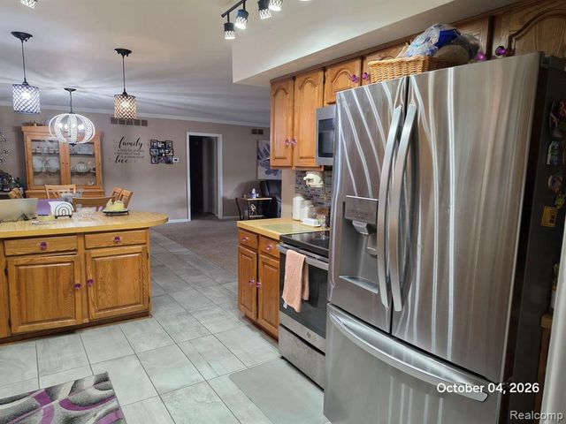 34781 Union Lake Road, Clinton Township, MI 48035