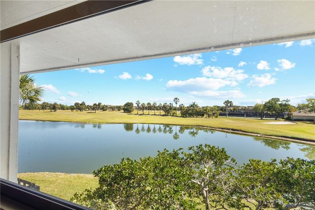 3 Plantation Drive 202, Vero Beach, FL 32966