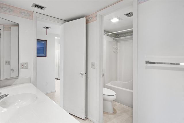 3 Plantation Drive 202, Vero Beach, FL 32966