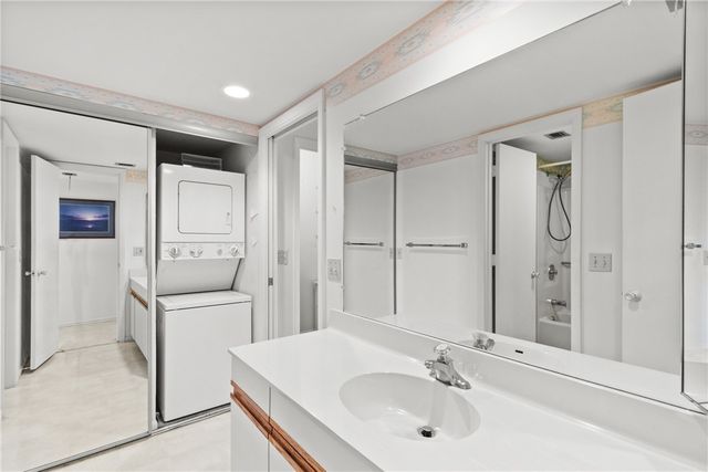 3 Plantation Drive 202, Vero Beach, FL 32966