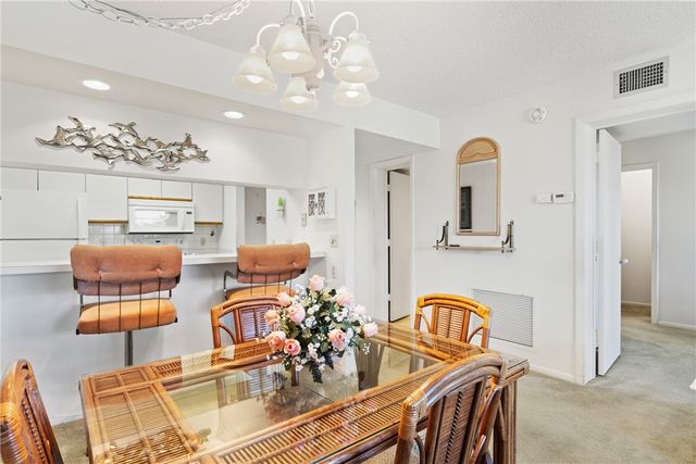3 Plantation Drive 202, Vero Beach, FL 32966
