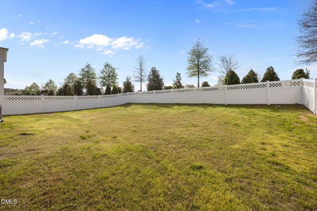 209 Acorn Crossing Road, Holly Springs, NC 27539