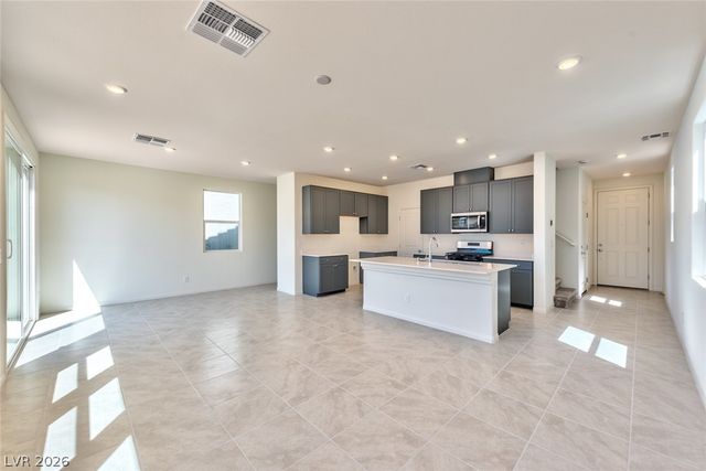 10167 Glowing Amber Street, Las Vegas, NV 89141
