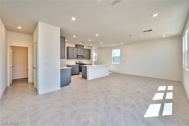 10167 Glowing Amber Street, Las Vegas, NV 89141