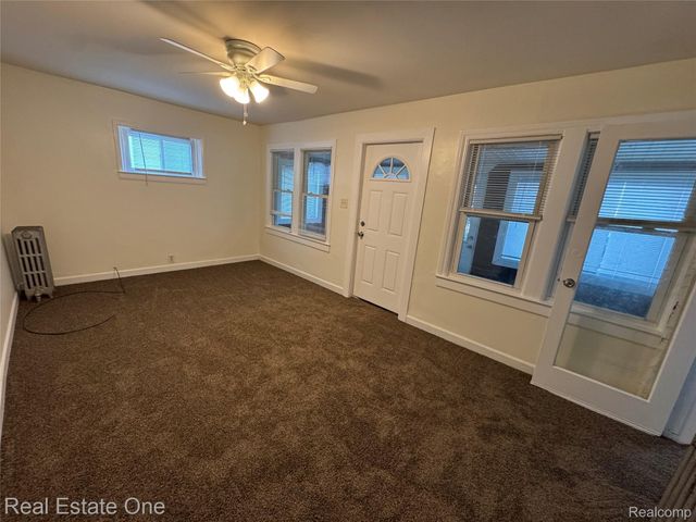 8420 Jewett Avenue, Warren, MI 48089