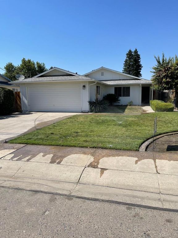 4438 W Feemster Avenue, Visalia, CA 93277