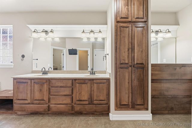 722 W 39th Street S, Sand Springs, OK 74063