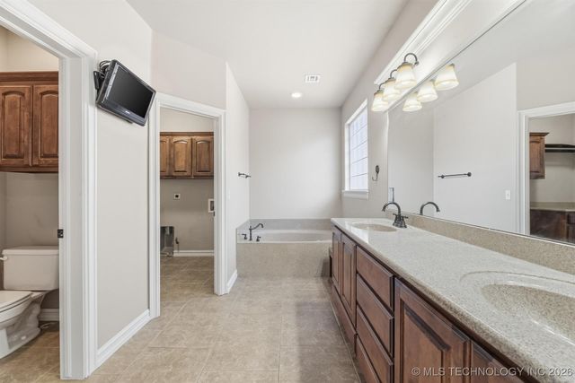 722 W 39th Street S, Sand Springs, OK 74063