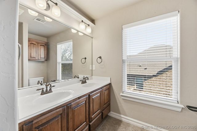 722 W 39th Street S, Sand Springs, OK 74063