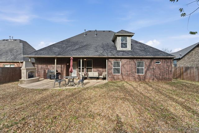 722 W 39th Street S, Sand Springs, OK 74063