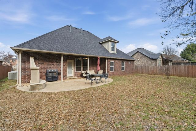 722 W 39th Street S, Sand Springs, OK 74063