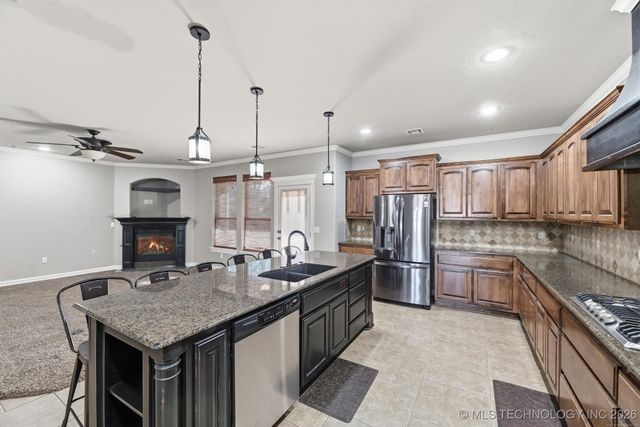 722 W 39th Street S, Sand Springs, OK 74063