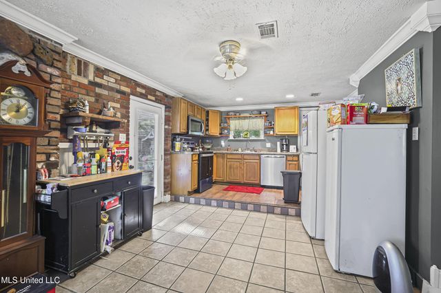 6075 E Adams Street, Bay Saint Louis, MS 39520