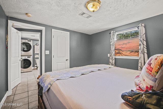 6075 E Adams Street, Bay Saint Louis, MS 39520