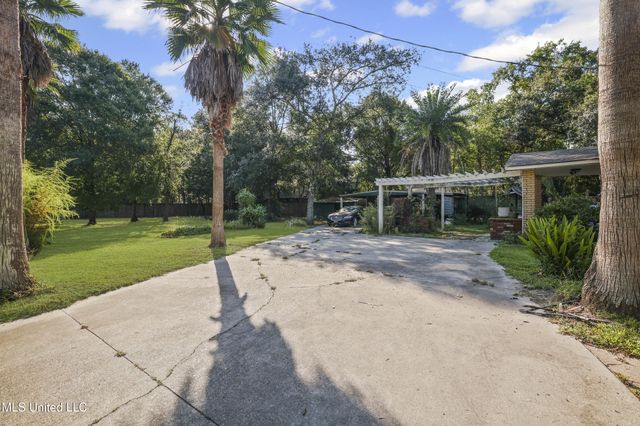 6075 E Adams Street, Bay Saint Louis, MS 39520