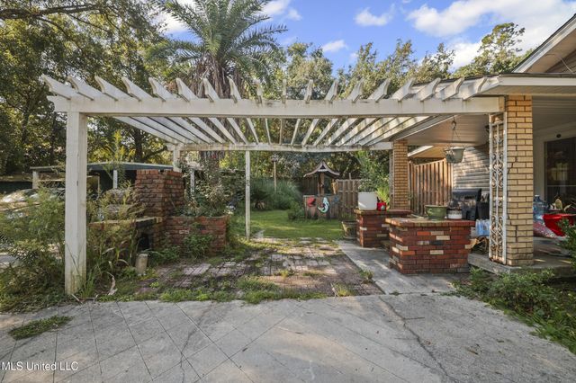 6075 E Adams Street, Bay Saint Louis, MS 39520