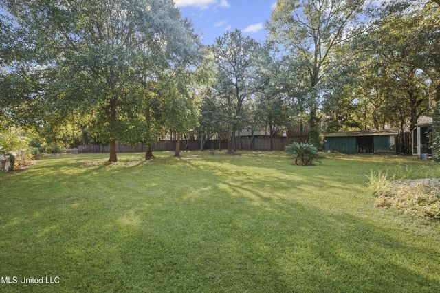 6075 E Adams Street, Bay Saint Louis, MS 39520