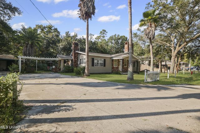 6075 E Adams Street, Bay Saint Louis, MS 39520
