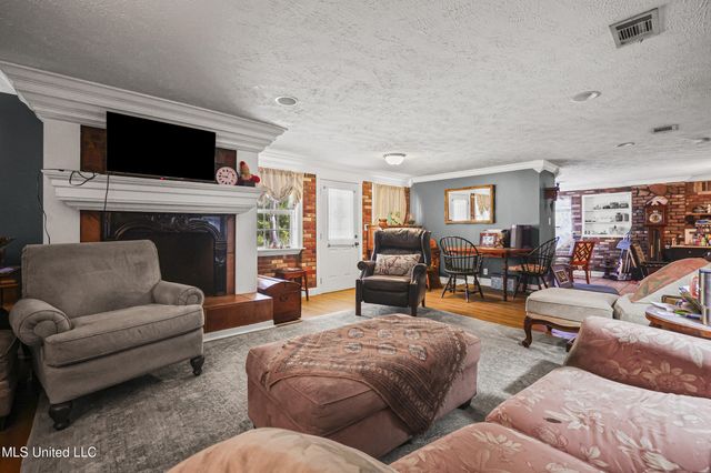 6075 E Adams Street, Bay Saint Louis, MS 39520