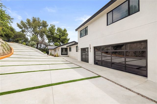 122 Patrician Way, Pasadena, CA 91105