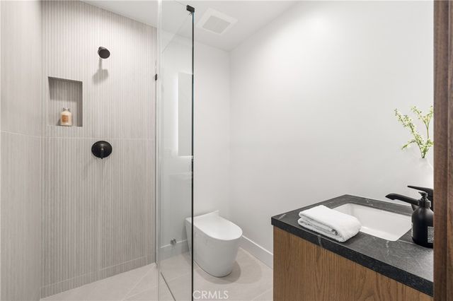 122 Patrician Way, Pasadena, CA 91105