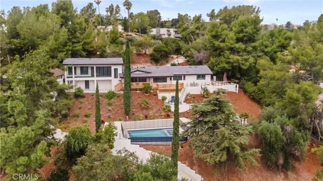 122 Patrician Way, Pasadena, CA 91105