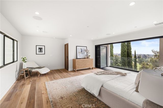 122 Patrician Way, Pasadena, CA 91105