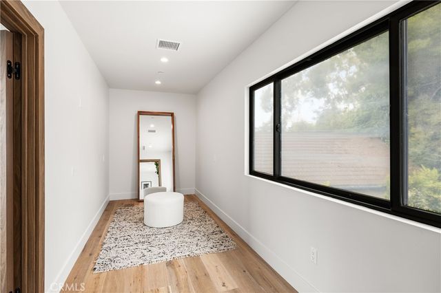 122 Patrician Way, Pasadena, CA 91105
