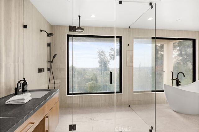 122 Patrician Way, Pasadena, CA 91105