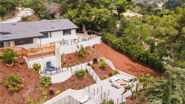 122 Patrician Way, Pasadena, CA 91105