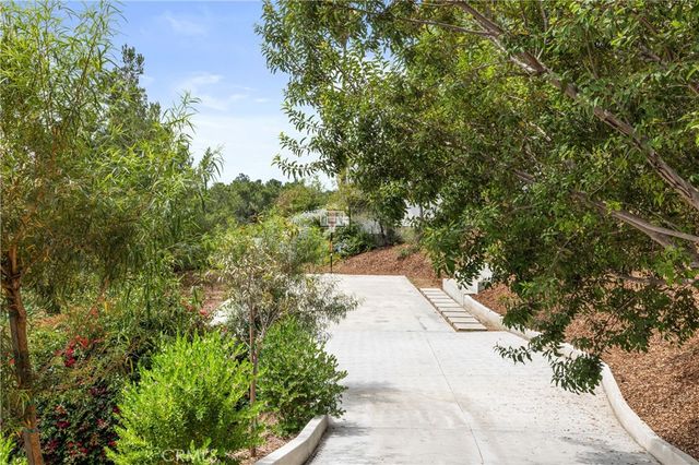 122 Patrician Way, Pasadena, CA 91105